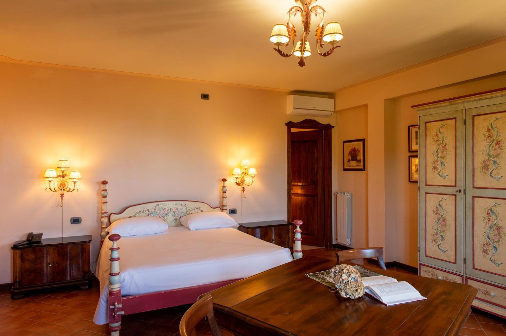 Borgo I Tre Baroni - Spa Suites & Resort Poppi Szoba fotó