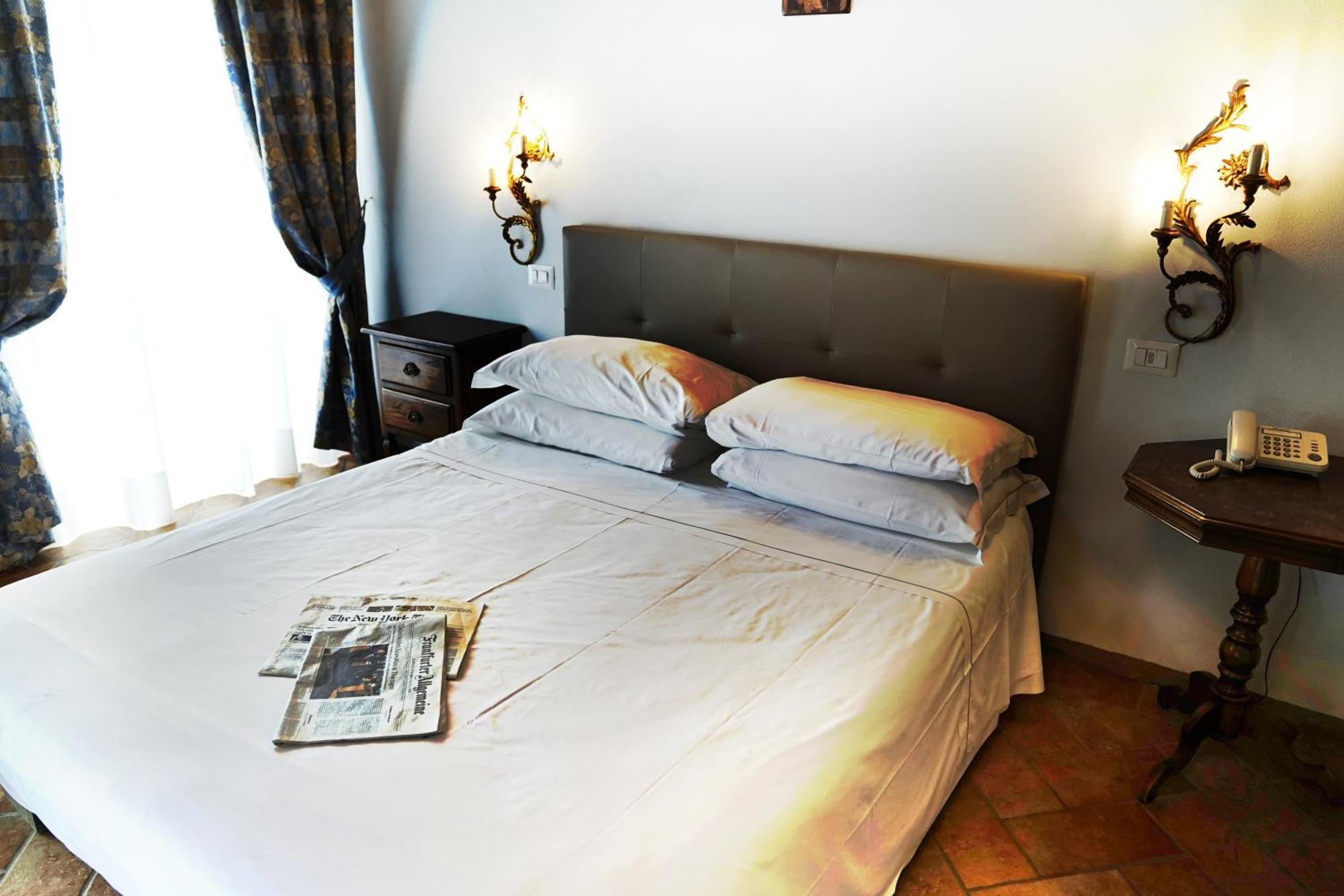 Borgo I Tre Baroni - Spa Suites & Resort Poppi Szoba fotó