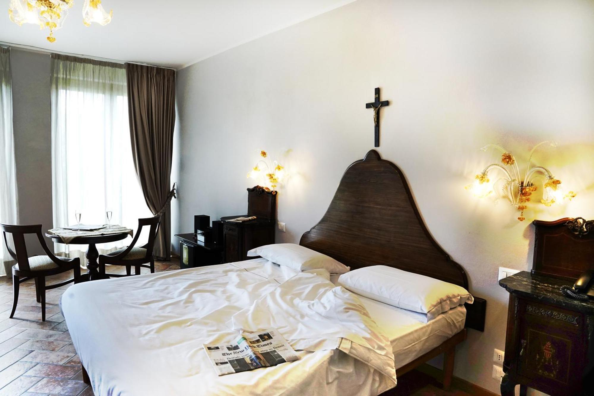 Borgo I Tre Baroni - Spa Suites & Resort Poppi Szoba fotó