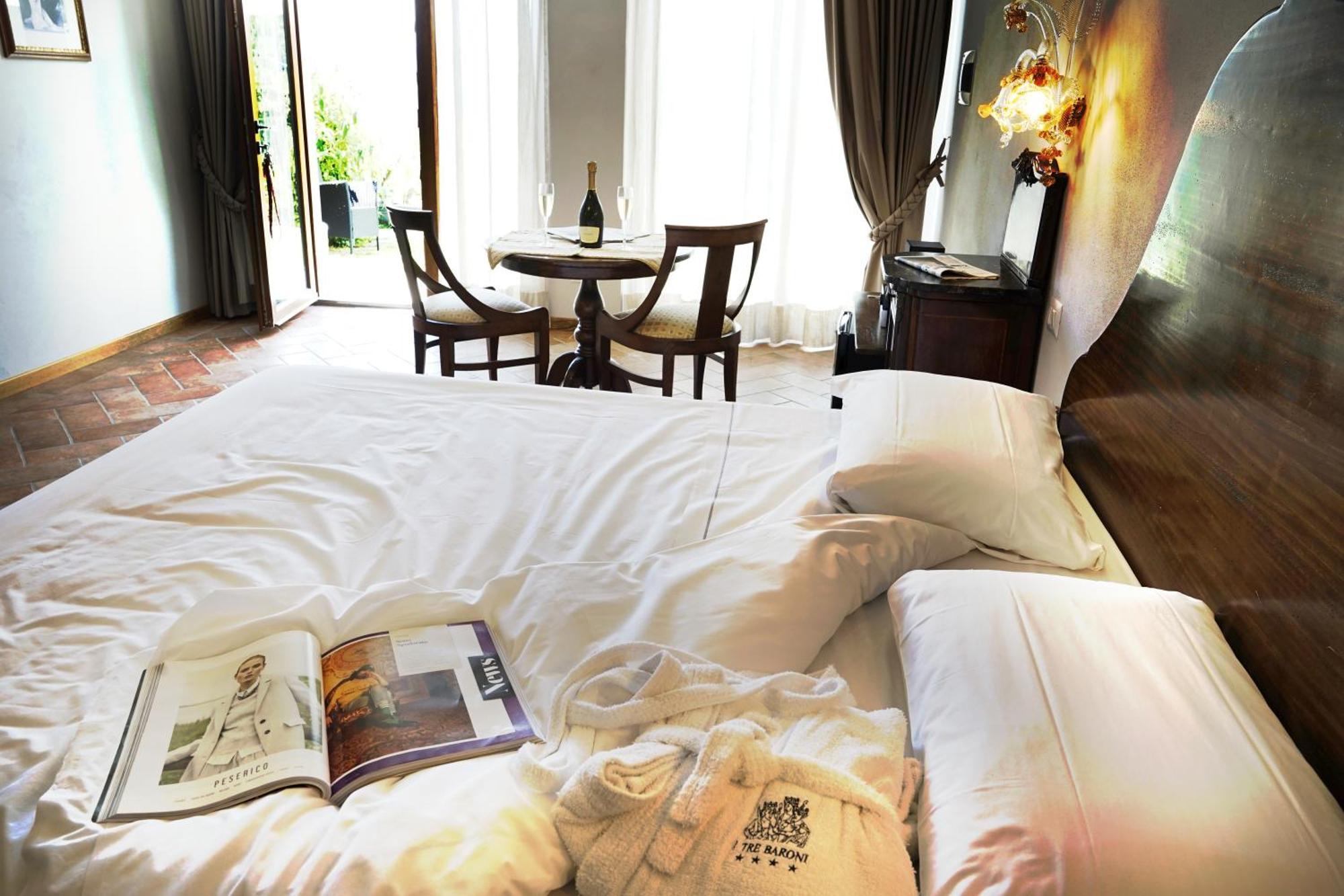Borgo I Tre Baroni - Spa Suites & Resort Poppi Szoba fotó